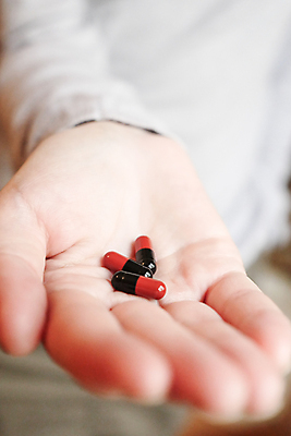 포토 JPG 해외이미지 손 과학 백그라운드 컨셉 오렌지 손가락 건강 병원 손바닥 사람없음 치료 컬러풀 알약 약 고통 약초 질병 컨테이너 약국 오브젝트 처방 테라피 중독 조제 보충 고립 돌봄 복용 진통제 헬프 항생제 해외202004 해외포토 감정 산업 컬러 과일 의학 모션 신체부위 뷰티 도움 풀_식물 만들기 파일형식 이미지허브