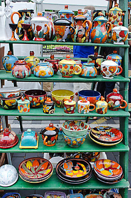 포토 JPG 해외이미지 모양 전통 접시 디자인 꽃 산업 여행 컨셉 패턴 비즈니스 선반 거리 창조 손잡이 선물 미술 서기 사람없음 야외 장식 컵 컬러풀 상점 꽃병 조끼 업무 항아리 도자기 그룹 시장 냄비 수집 오브젝트 기념품 점토 수공예 공평 매각 솜씨 핸드메이드 스타일 해외202004 해외포토 식물 식기 컬러 가구 무늬 모션 문화예술 외투 작업 솥 공예 파일형식 이미지허브