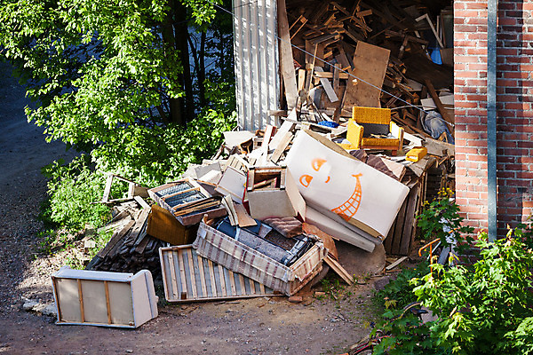 포토 JPG 해외이미지 행복 가구 주택 사람없음 야외 건물 목재 환경 재활용 쓰레기통 침대 직물 위생 쓰레기 폐기물 일회용 거절 버리기 생태계 낭비 뒤뜰 땅바닥 매트리스 옛날 해외202004 해외포토 나무 건축물 감정 생활용품 컨셉 재료 모션 바닥 친환경 파일형식 이미지허브