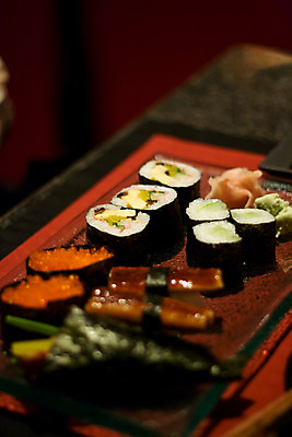 포토 JPG 해외이미지 전통 접시 문화 음식 바다 백그라운드 다이어트 채소 오렌지 젓가락 밥 건강 어류 동양인 사람없음 초록색 노란색 식당 계란 일본 식사 저녁식사 중국 초밥 흰색 신선 고명 해조류 우아함 두루마리 먹기 해산물 묘사 준비 롤 연어 아보카도 대두 이국적 캐비아 해외202004 해외포토 식기 아시아 컬러 컨셉 과일 식재료 모션 수저 인종 상점 알 수중동물 해양식물 일본음식 파일형식 이미지허브