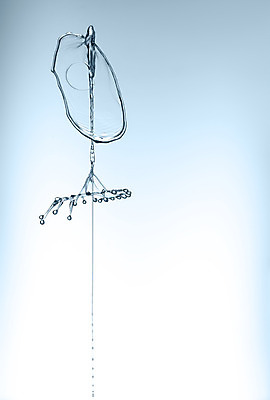 포토 JPG 해외이미지 모양 물결 백그라운드 이동 모션 자연 표면 사람없음 물 파란색 빛 반사 거품 젖음 흐름 가을 흰색 물방울 반지 원형 투명 액체 떨어짐 충돌 구슬 상승 반대 반전 내추럴 엘리먼트 잔물결 튕기기 스플래쉬 해외202004 해외포토 자연요소 도형 계절 컬러 컨셉 장신구 생태계 파일형식 이미지허브