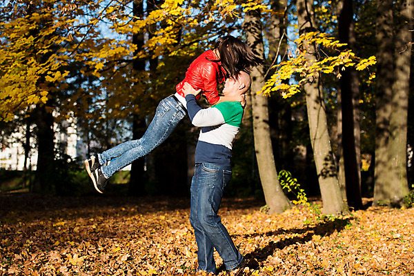 포토 JPG 해외이미지 나무 백인 라이프스타일 커플 응시 계절 공원 여자 남자 행복 장난 관계 포옹 자연 놀이 함께함 사랑 서기 미소 20대 야외 두명 우정 기쁨 자유 가을 잡기 숲 결합 유혹 업기 나눔 적재 돌리기 해외202004 해외포토 서양인 식물 시선 공공시설 감정 컨셉 안기 모션 표정 사람 청년 생활 친구 생태계 파일형식 이미지허브