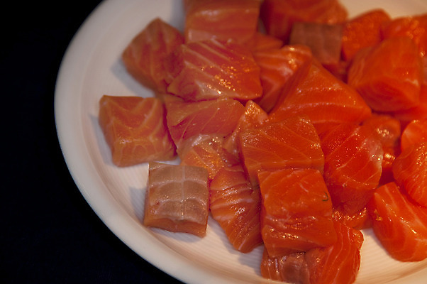포토 JPG 해외이미지 식기 접시 음식 탁자 육류 어류 요리 사람없음 파티 축제 식사 저녁식사 초밥 식탁보 먹이 먹기 해산물 책상 영양 초대 연어 점심식사 수유 영양분 해외202004 해외포토 가구 식재료 모션 이벤트 수중동물 일본음식 파일형식 이미지허브