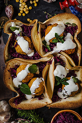 포토 JPG 해외이미지 전통 음식 빵 다이어트 토마토 채소 공 탁자 양파 오이 파슬리 샌드위치 건강 옥수수 요리 사람없음 초록색 식사 저녁식사 샐러드 튀김 시골 신선 상추 지중해 민트 허브 점심식사 바이오 병아리콩 아랍어 이스라엘 채식주의자 피타 비건 해외202004 튀르키예 해외포토 식물 아시아 바다 컬러 가구 콩 곡류 채식 서아시아 파일형식 이미지허브