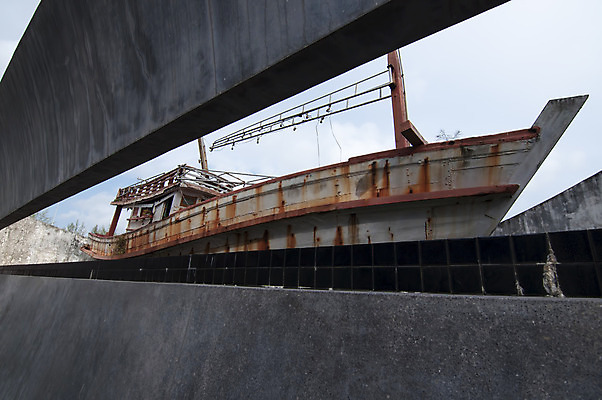 포토 JPG 해외이미지 전통 디자인 옷 바다 섬 백그라운드 패턴 바지 표면 날씨 항해 사람없음 장식 물 파란색 갈색 유행 금속 어둠 손상 화물 흰색 직물 도시 면 보트 스페인 남색 철 부식 질감 함선 땀 캔버스 해군 섬유 네비게이션 대서양 그런지 옛날 조난 철강 스타일 해외202004 해외포토 자연요소 유럽 컬러 컨셉 무늬 배_교통 재질 하의 군대 운송업 파일형식 이미지허브