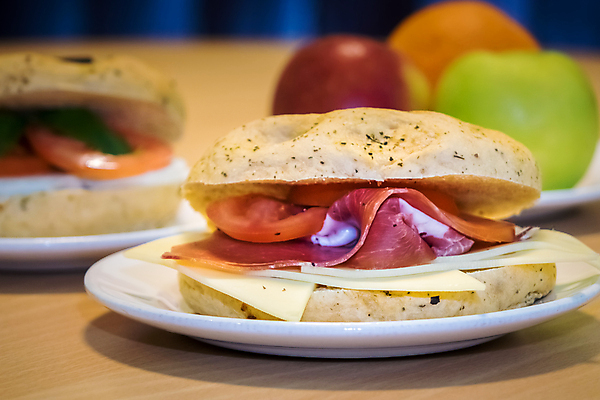 포토 JPG 해외이미지 접시 음식 조각 백그라운드 토마토 채소 부분 치즈 샌드위치 건강 사람없음 검은색 식사 저녁식사 이탈리아 샐러드 추위 햄버거 신선 맛 아침식사 작음 밀 먹기 가득함 속도 유기농 올리브 햄 브런치 베이글 바질 점심식사 번 뷔페 진통제 해외202004 해외포토 식기 웰빙 열매 유럽 빵 컬러 컨셉 모션 유제품 곡류 패스트푸드 육류 약 크기 파일형식 이미지허브