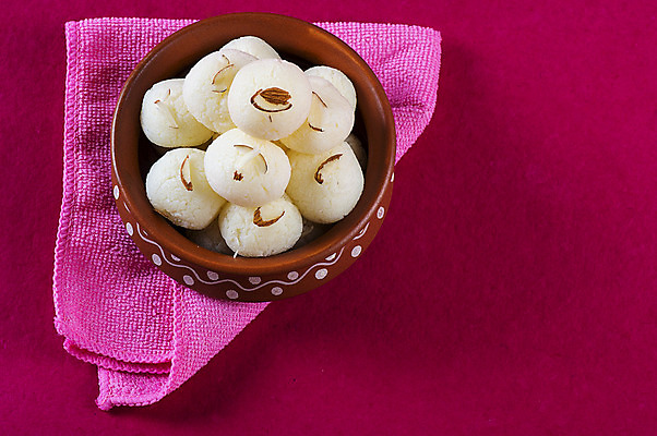 포토 JPG 해외이미지 디저트 사람없음 도자기 원형 사기그릇 냅킨 인도음식 라스굴라 해외포토 도형 그릇 음식 치즈 동양음식 파일형식 이미지허브