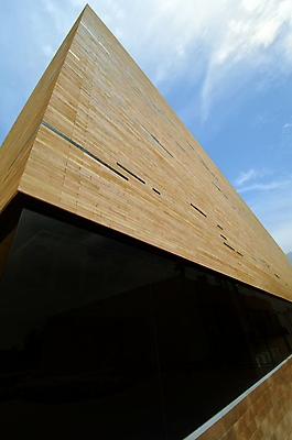 포토 JPG 해외이미지 외관 벽 건축양식 창문 유리 사람없음 건물 장식 반사 바위 도시 묘사 해외202004 해외포토 건축물 건축 재질 돌_바위 파일형식 이미지허브