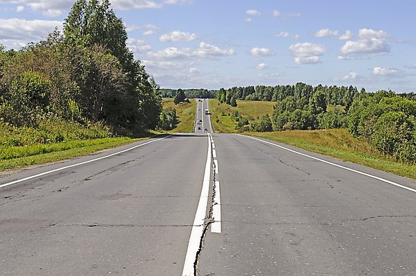 포토 JPG 해외이미지 나무 계절 도로 여행 무늬 교통시설 자연 하늘 휴가 산 풍경 사람없음 야외 초록색 여름 파란색 환경 침묵 회색 운전 시골 고속도로 균열 아스팔트 방향 언덕 속도 러시아 멀리 방법 수평선 해외202004 해외포토 식물 유럽 길 컬러 교통 모션 소리 시설 생태계 파일형식 이미지허브