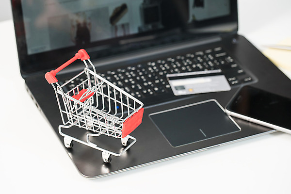 포토 JPG 해외이미지 백그라운드 컨셉 인터넷 비즈니스 탁자 사람없음 목재 금융 쇼핑 컴퓨터 상자 세일 바구니 상점 금속 디지털 카트 흰색 키보드 바퀴 시장 E 구매 은색 연결 쇼핑몰 심볼 싱글 상업 소매 온라인 승진 슈퍼마켓 전자상거래 패드 고립 쇼퍼홀릭 해외202004 해외포토 나무 알파벳 컬러 가구 재료 재질 경제 전자제품 파일형식 이미지허브