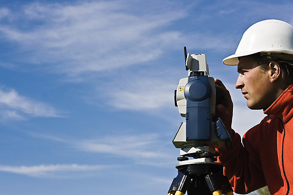 포토 JPG 해외이미지 지도 노동자 한명 장비 작업 엔지니어 목표 땅 로봇 측정 지형 노력 삼각대 공학 시카고 측량사 프리즘 해외202004 해외포토 직업 1 교육 컨셉 사람 미국 기술자 광학기기 파일형식 이미지허브