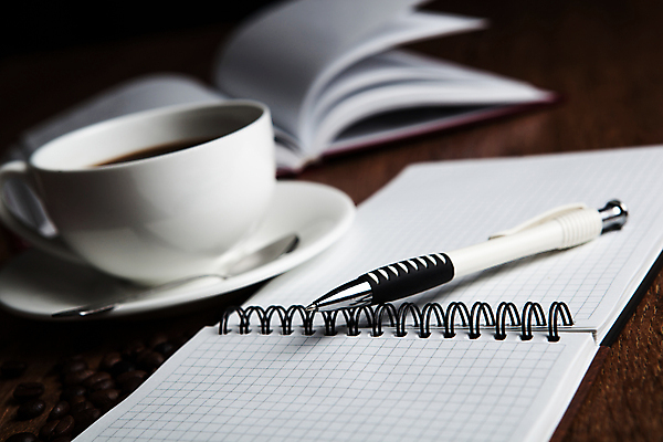 포토 JPG 해외이미지 직업 교육 종이 커피 음료 비즈니스 설계 사람없음 컵 사무실 펜 다이어리 공책 달력 업무 아침식사 인쇄 읽기 문서 조리대 시트 일시정지 해외202004 해외포토 식기 컨셉 모션 문구용품 필기구 사무용품 식사 작업 파일형식 이미지허브