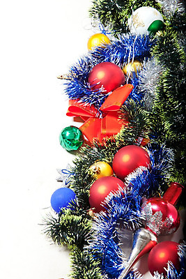 포토 JPG 해외이미지 나무 전통 계절 열매 별 리본 문화 백그라운드 잎 크리스마스 겨울 곡선 휴가 전등 새로움 새해 프레임 매달리기 선물 사람없음 장식 빨간색 초록색 빛 반사 화환 흰색 나뭇가지 축하 인사 소나무 원형 눈송이 화려 편지 오브젝트 고립 여의주 옛날 해외202004 해외포토 자연요소 도형 식물 기념일 꽃 선 컬러 컨셉 모션 조명 눈_날씨 예절 파일형식 이미지허브