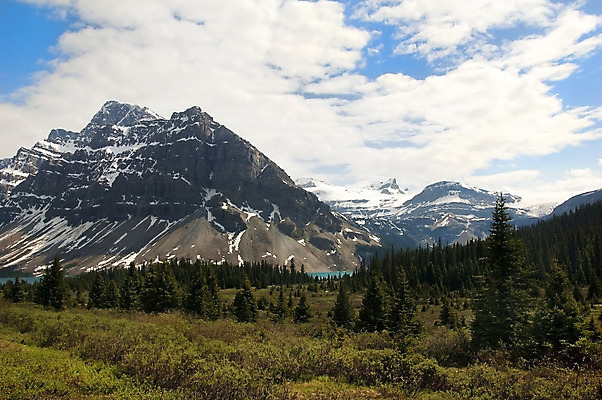 포토 JPG 해외이미지 구름 공원 호수 여행 캐나다 자연 하늘 휴가 산 풍경 사람없음 야외 물 파란색 얼음 숲 북쪽 전국 절정 로키산맥 해외202004 해외포토 자연요소 공공시설 컬러 북아메리카 방향 생태계 파일형식 이미지허브