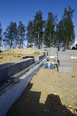 포토 JPG 해외이미지 나무 직업 산업 하늘 벽돌 새로움 주택 기술 사람없음 금속 업무 땅 아래 계약 발판 조작 프로젝트 해외202004 해외포토 식물 컨셉 비즈니스 재질 건물 작업 방향 위치 파일형식 이미지허브