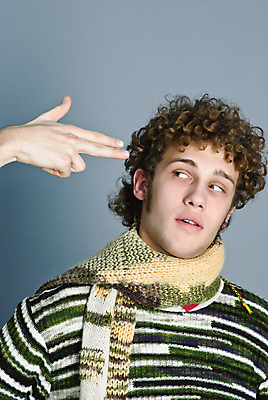 포토 JPG 해외이미지 백인 1 학생 라이프스타일 손 응시 남자 행복 컨셉 생각 신체 바닥 실내 한명 웃음 사람 소년 10대 유행 꿈 듣기 총 흰색 표현 시원함 가득함 싱글 내추럴 여드름 고립 그런지 해외202004 해외포토 서양인 시선 감정 무기 어린이 컬러 모션 청소년 표정 내부 생활 신체부위 파일형식 이미지허브