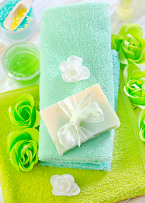 포토 JPG 해외이미지 꽃 리본 사람없음 초록색 수건 스파 스파용품 비누 아로마테라피 스쿱 입욕소금 해외202004 해외포토 식물 컬러 위생용품 미용용품 오브젝트 소금 테라피 파일형식 이미지허브