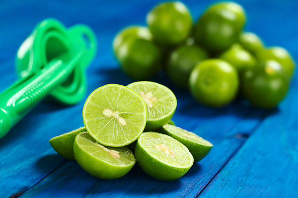 포토 JPG 해외이미지 음식 과일 재료 귤 건강 씨앗 사람없음 가로 초록색 파란색 쌓기 신선 자르기 날것 라임 숙성 많음 해외202004 해외포토 식물 컬러 컨셉 모션 파일형식 이미지허브