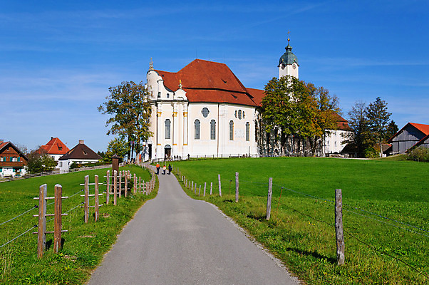 포토 JPG 해외이미지 유럽 여행 잎 하늘 독일 풍경 사람없음 농장 교회 여행객 세계문화유산 가을 바이에른 해외202004 해외포토 식물 계절 나라 농업 종교건축 사람 건물 문화재 파일형식 이미지허브