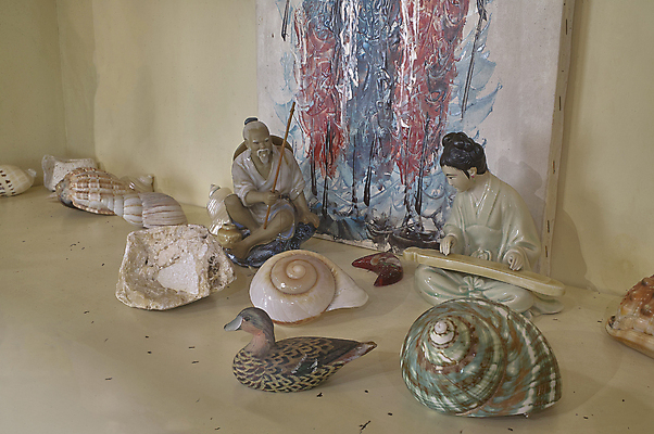 포토 JPG 해외이미지 선반 오리 동양인 사람없음 장식 껍질 바위 심볼 오브젝트 달팽이 기념품 해외202004 해외포토 가구 조류 연체동물 인종 돌_바위 파일형식 이미지허브