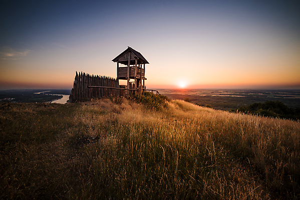 포토 JPG 해외이미지 유럽 오렌지 자연 하늘 아침 휴식 주택 풍경 사람없음 건물 목재 물 여름 파란색 빛 강 햇빛 태양 노란색 마을 일출 탑 일몰 산책 하이킹 관찰 오스트리아 저녁 땅 언덕 문학 지역 다뉴브강 수평선 해외202004 해외포토 주간 자연요소 나무 건축물 계절 나라 컬러 컨셉 과일 재료 모션 레저 노을 야간 생태계 파일형식 이미지허브