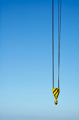 포토 JPG 해외이미지 산업 교통시설 하늘 사람없음 파란색 노란색 금속 힘 기계 장비 업무 고리 기중기 리프트 무거움 리프팅 철강 해외202004 해외포토 컬러 교통 재질 작업 중장비 무게 시설 파일형식 이미지허브