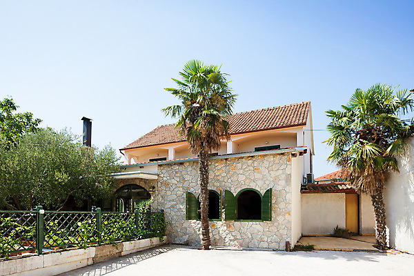 포토 JPG 해외이미지 라이프스타일 유럽 벽 여행 건축양식 하늘 호텔 휴가 벽돌 주택 사람없음 건물 여름 야자수 햇빛 평화 맑음 자유 발코니 바위 도시 역사 편안함 순수 만족 엽서 천국 크로아티아 리빙 여관 구시가지 뒤뜰 연금 해외202004 해외포토 나무 건축물 계절 건축 감정 나라 컨셉 숙소 날씨 생활 태양 돌_바위 감각 편지 파일형식 이미지허브