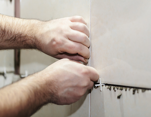 포토 JPG 해외이미지 직업 손 남자 벽 패턴 건축양식 노동자 주택 사람없음 내부 건물 쌓기 욕실 공구 업무 도자기 수리 타일 시멘트 설치 업그레이드 재주꾼 접착제 콘크리트 해외202004 해외포토 건축물 건축 무늬 모션 사람 신체부위 도구 작업 풀_접착제 파일형식 이미지허브