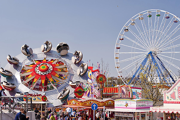 포토 JPG 해외이미지 주간 행복 휴식 사람없음 야외 놀이공원 놀이기구 주말 해외202004 해외포토 자연요소 감정 컨셉 테마파크 파일형식 이미지허브