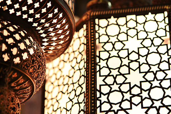 포토 JPG 해외이미지 전통 문화 여행 오렌지 일러스트 창문 아프리카 휴가 거리 프레임 따뜻함 그림자 미술 사람없음 건물 장식 빨간색 파란색 빛 문 어둠 방 사막 등불 램프 축하 커튼 시장 중앙 야간 저녁 이슬람교 심볼 오브젝트 만족 정사각형 모자이크 동쪽 소매 아랍어 스타일 해외202004 해외포토 자연요소 도형 건축물 감정 나라 종교 컬러 컨셉 과일 문화예술 조명 방향 파일형식 이미지허브