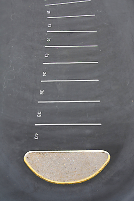 포토 JPG 해외이미지 선 패턴 사람없음 노란색 우주 검은색 줄무늬 흰색 도시 보행로 주차 아스팔트 제비 해외202004 해외포토 도로 길 컬러 무늬 조류 파일형식 이미지허브