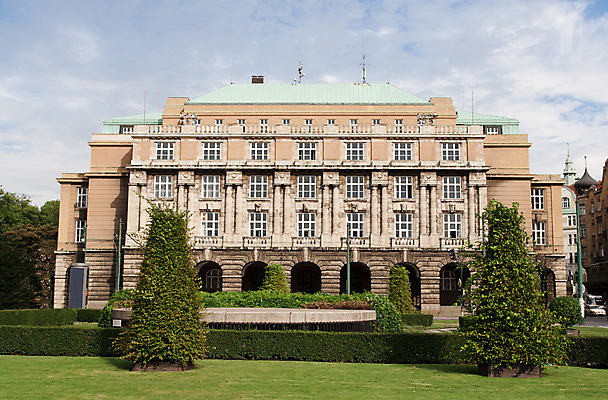 포토 JPG 해외이미지 나무 교육 유럽 하늘 거리 사람없음 건물 파란색 스터디 궁전 역사 대학교 체코 프라하 보호자 공화국 바로크 복잡 옛날 총각 스타일 해외202004 해외포토 식물 건축물 나라 컬러 컨셉 고건축 학교 학습 파일형식 이미지허브