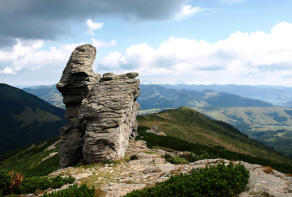 포토 JPG 해외이미지 나무 구름 유럽 길 선 여행 백그라운드 자국 자연 하늘 바람 산 풍경 사람없음 야외 가로 초록색 여름 파란색 계곡 하이킹 자유 바위 시골 시간 숲 땅 루트 우크라이나 해외202004 해외포토 자연요소 식물 계절 나라 컬러 컨셉 레저 날씨 돌_바위 생태계 파일형식 이미지허브