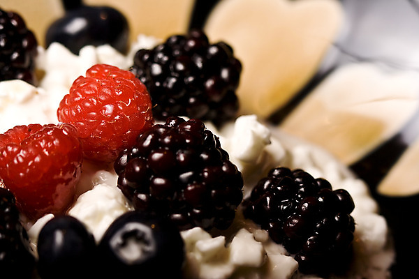 포토 JPG 해외이미지 열매 음식 과일 유리 디저트 건강 사람없음 컵 파란색 신선 달콤 아침식사 크림 블루베리 산딸기 칼로리 요거트 숙성 막 해외202004 해외포토 식물 식기 컬러 재질 유제품 식사 맛 파일형식 이미지허브