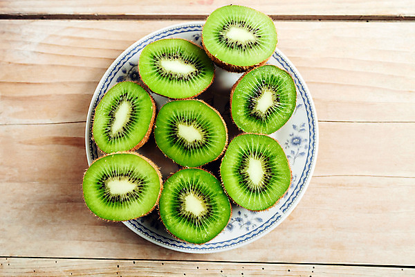 포토 JPG 해외이미지 식물 음식 조각 백그라운드 농업 다이어트 채소 과일 재료 부분 자연 탁자 건강 키위 씨앗 사람없음 목재 초록색 우주 어둠 신선 시장 칼 닫기 달콤 맛 정상 자르기 오브젝트 슬라이스 내추럴 숙성 채식주의자 해외202004 해외포토 나무 산업 컬러 가구 컨셉 모션 생태계 채식 파일형식 이미지허브