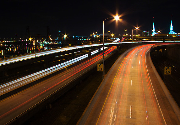 포토 JPG 해외이미지 도로 교통수단 여행 자동차 전등 사람없음 건물 어둠 운전 도시 고속도로 도심 전철 야간 큼 바쁨 시티라이프 대도시 스카이라인 해외202004 해외포토 자연요소 라이프스타일 건축물 길 육상교통 교통 교통시설 모션 조명 대중교통 크기 파일형식 이미지허브