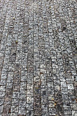 포토 JPG 해외이미지 도로 길 백그라운드 패턴 표면 추상 벽돌 거리 바닥 사람없음 야외 검은색 어둠 줄무늬 블록 회색 운전 차도 수확 조약돌 도시 역사 방향 심볼 메인 질감 모자이크 질서 타운 구식 방법 옛날 줄서기 화강암 스타일 해외202004 해외포토 컬러 무늬 농업 교통시설 모션 암석 돌_바위 예절 파일형식 이미지허브