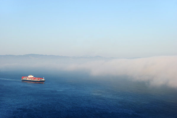 포토 JPG 해외이미지 산업 바다 여행 교통시설 항해 풍경 사람없음 물 파란색 항구 흐름 안개 화물 컨테이너 상인 무역 함선 상업 포트 뿌연 유조선 해외202004 해외포토 자연요소 컬러 교통 컨셉 배_교통 날씨 운송업 시설 파일형식 이미지허브