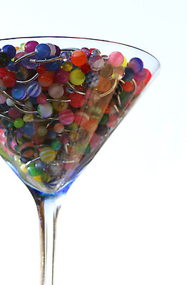 포토 JPG 해외이미지 음료 백그라운드 공 사람없음 컬러풀 칵테일 보석 마티니 스테인레스 아크릴 많음 해외202004 해외포토 컬러 컨셉 재질 주류 광석 파일형식 이미지허브