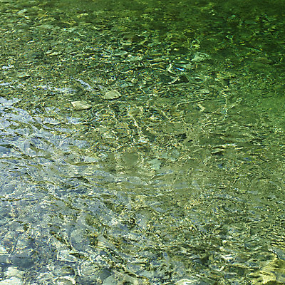 포토 JPG 해외이미지 선 이동 모션 자연 그림자 사람없음 야외 초록색 물 강 평화 환경 침묵 봄 촉촉함 흐름 에너지 추위 탐험 개울 황무지 급류 떨어짐 그늘 시원함 강의 당구 아래 생물학 에메랄드 암초 발견 내추럴 깊이 블러 해외202004 해외포토 자연요소 계절 교육 컬러 컨셉 구기 소리 젖음 보석 방향 생태계 위치 파일형식 이미지허브