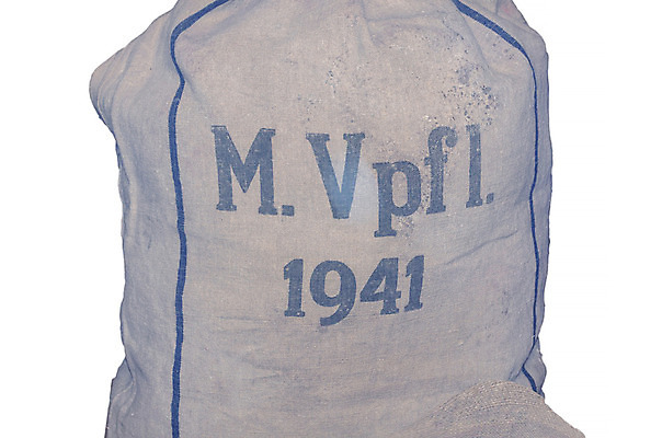 포토 JPG 해외이미지 가방 포장 교통시설 사람없음 산타클로스 갈색 요식업 거친 조직 수리 인쇄 컨테이너 수집 삼베 흰배경 질감 독수리 캔버스 해군 육군 시들음 짜임 해외202004 해외포토 잡화 산업 컬러 백그라운드 교통 크리스마스 조류 군대 흰색 시설 파일형식 천_직물 이미지허브