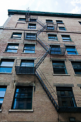 포토 JPG 해외이미지 건축양식 창문 하늘 벽돌 돌담 사람없음 야외 건물 세로 계단 긴급 몬트리올 단계 옛날 해외202004 해외포토 건축물 건축 캐나다 담장 돌_바위 파일형식 이미지허브