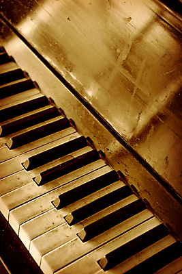 포토 JPG 해외이미지 음악 열쇠 사람없음 목재 세로 수확 골동품 기구 키보드 피아노 질감 복고 각도 그런지 뮤지컬 세피아 옛날 해외202004 해외포토 나무 농업 재료 문화예술 촬영기법 건반악기 파일형식 이미지허브