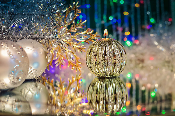 포토 JPG 해외이미지 모양 감정 리본 백그라운드 컨셉 크리스마스장식 크리스마스 겨울 불 휴가 새해 이벤트 사람없음 장식 가로 빛 상자 반사 파티 거울 흰색 축하 은색 오브젝트 연소 여의주 정물화 해외202004 해외포토 자연요소 계절 기념일 컬러 그림 파일형식 이미지허브