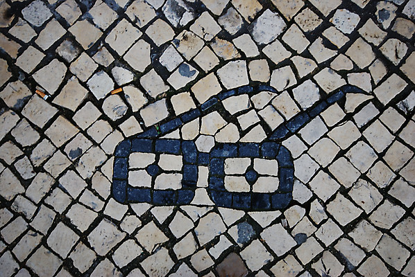 포토 JPG 해외이미지 디자인 유럽 안경 백그라운드 패턴 일러스트 건축양식 추상 바닥 미술 사람없음 장식 바위 포르투갈 타일 묘사 질감 모자이크 리스본 해외202004 해외포토 잡화 건축 나라 무늬 문화예술 돌_바위 파일형식 이미지허브