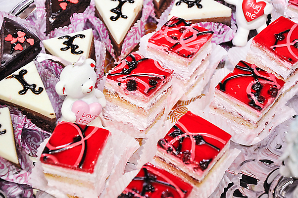 포토 JPG 해외이미지 음식 과일 디저트 쟁반 종류 요리 사람없음 쿠키 과자 케이크 초콜릿 빵집 신선 달콤 맛 설탕 컵케이크 굽기 먹기 크림 칼로리 모음 코코아 바닐라 번 커스터드 페스츄리 핸드메이드 해외202004 해외포토 음료 빵 컨셉 모션 상점 구이 파일형식 이미지허브