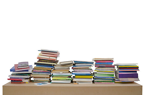 포토 JPG 해외이미지 학생 교육 종이 문장 과학 생각 학교 탁자 사람없음 목재 책 독서 쌓기 교사 시험 덮개 흰색 기록 도서관 볼륨 대학교 페이지 양장본 타이틀 고립 출판 번역 해외202004 해외포토 나무 직업 문자 컬러 가구 재료 모션 뚜껑 파일형식 이미지허브