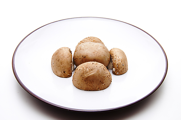 포토 JPG 해외이미지 접시 음식 채소 사람없음 갈색 식사 버섯 수확 껍질 신선 맛 먹기 피부 흰배경 날것 해외202004 해외포토 식기 컬러 백그라운드 컨셉 농업 모션 신체부위 흰색 파일형식 이미지허브