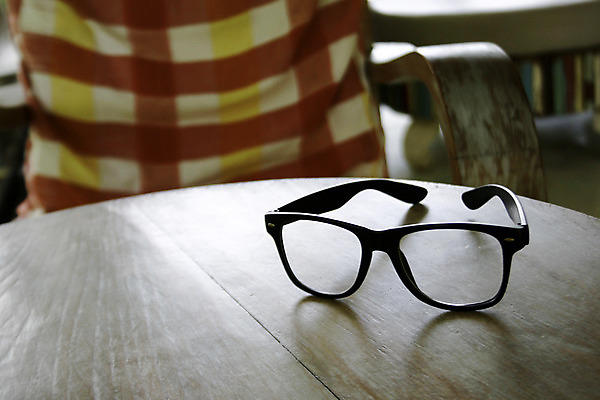 포토 JPG 해외이미지 디자인 안경 백그라운드 비즈니스 유리 탁자 성공 프레임 사람없음 목재 파란색 독서 반사 유행 검은색 흰색 업무 우아함 오브젝트 체크무늬 시력 비전 스타일 해외202004 해외포토 나무 잡화 컬러 가구 컨셉 무늬 재료 재질 작업 파일형식 이미지허브