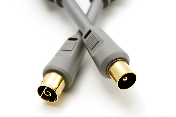 포토 JPG 해외이미지 스튜디오촬영 그릇 안테나 사람없음 텔레비전 장비 회색 황금 닫기 플러그 자르기 흰배경 철사 고립 정물화 해외202004 해외포토 식기 컬러 백그라운드 통신 모션 실내 전자제품 흰색 그림 파일형식 이미지허브